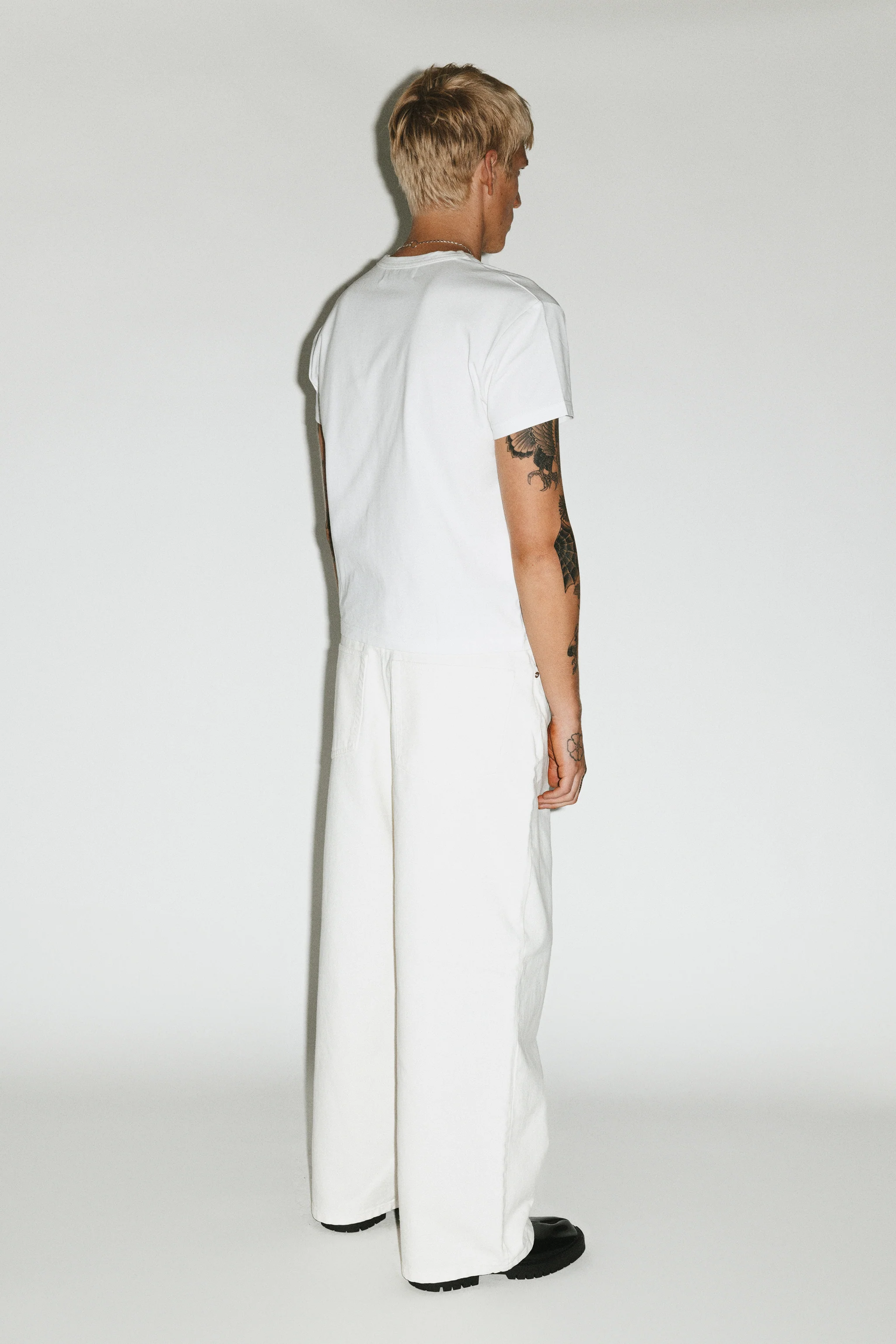 Laurel Relaxed Wide-Leg Jeans - Image 11
