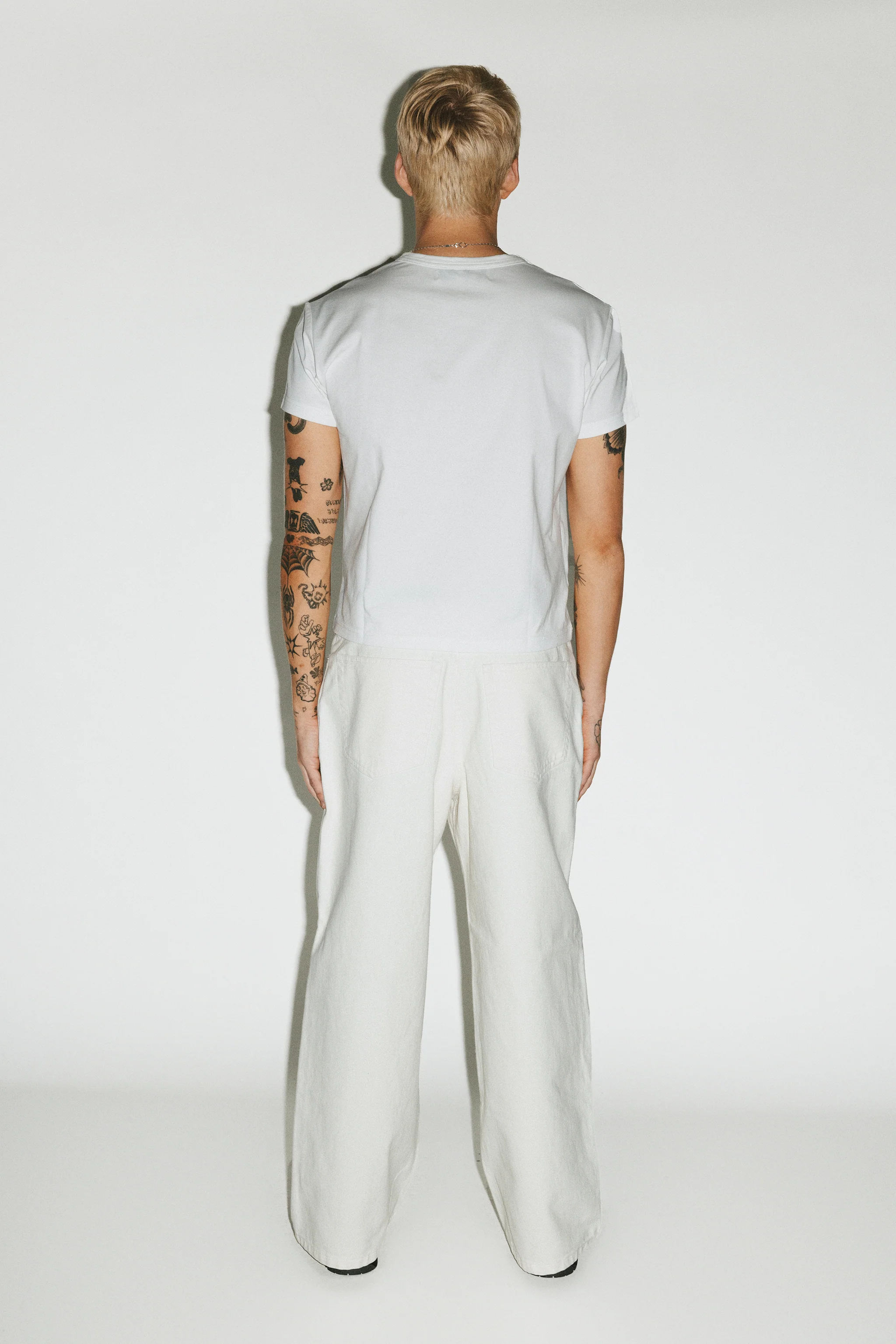 Laurel Relaxed Wide-Leg Jeans - Image 12