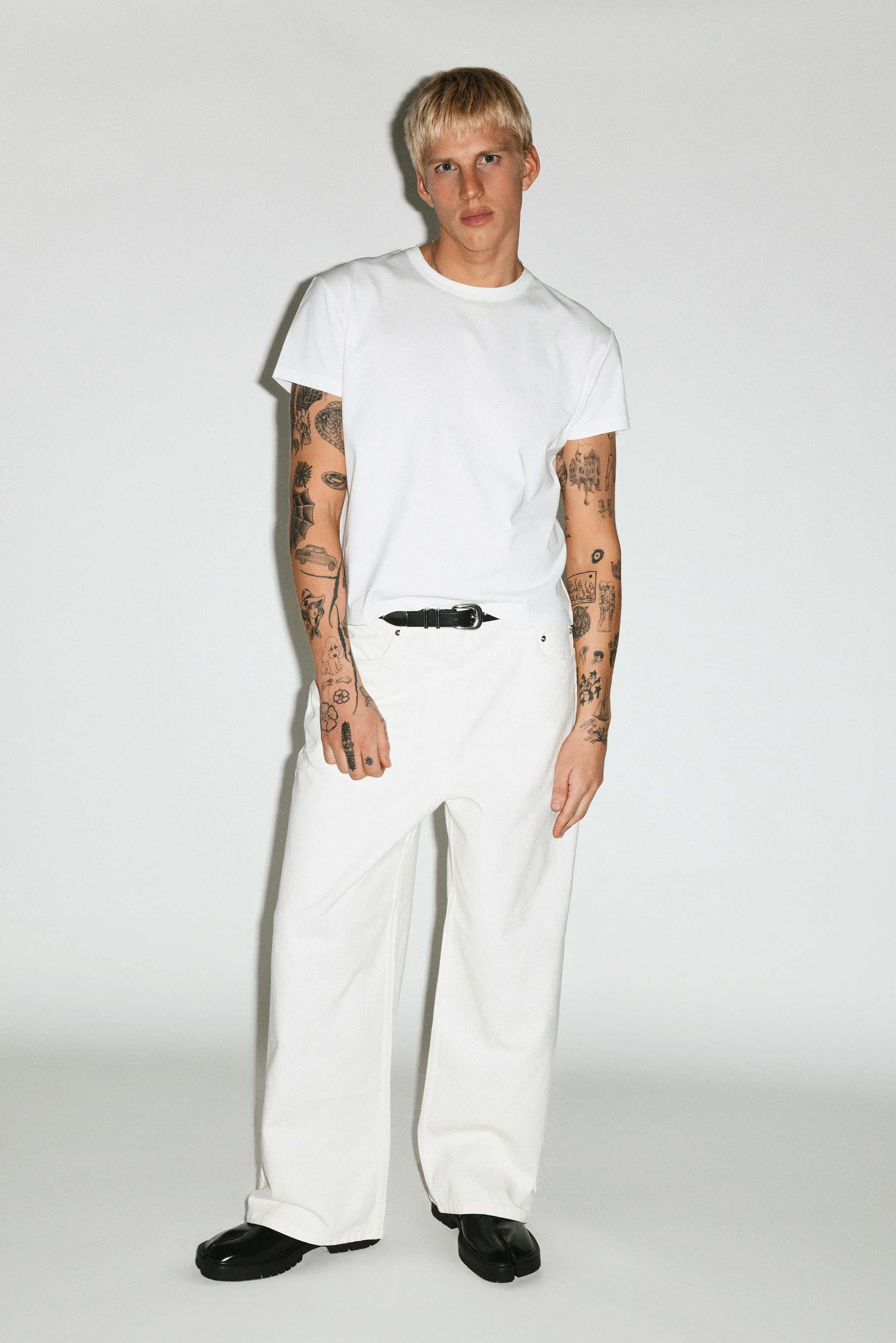 Laurel Relaxed Wide-Leg Jeans - Image 9